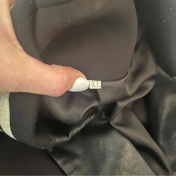 ✨ Nautical Luxe Varsity Blazer – Black & White with Gold Buttons ✨ - Picture 15 of 15